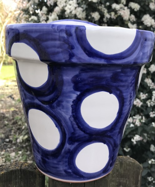 Wandblumentopf, blau mit weißen Punkten