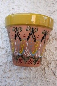 Wandblumentopf, filigran bemalt - oben gelb